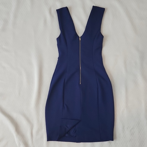 Express - Blue Sleeveless V-Neck Cocktail Dress - Picture 4 of 7